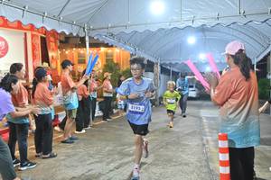 BIB: 3195
                            <button type="button" onclick="openModal(26240826)" class="btn btn-primary btn-sm float-right btn-popup" data-toggle="modal" data-target=".modal-high-quality">
                        <i class="fas fa-shopping-cart"></i> Add to Cart
                    </button>
                                            <button type="button" onclick="isThisMe(26240826, true)" class="btn btn-success btn-sm float-right btn-popup btn-isme hidden" data-toggle="tooltip" data-placement="bottom" title="นี่คือรูปของคุณใช่ไหม คลิกที่นี่เพื่อเอาเข้าอัลบั้ม">
                        <i class="fas fa-plus"></i> Add to album
                    </button>
                    <button type="button" onclick="isThisMe(26240826, false)" class="btn btn-warning btn-sm float-right btn-popup btn-isnotme hidden">
                        <i class="fas fa-ban"></i> Remove from album
                    </button>