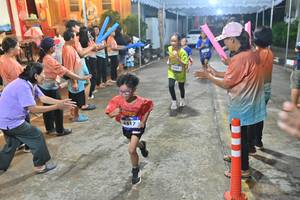 BIB: 4517
                            <button type="button" onclick="openModal(26241286)" class="btn btn-primary btn-sm float-right btn-popup" data-toggle="modal" data-target=".modal-high-quality">
                        <i class="fas fa-shopping-cart"></i> Add to Cart
                    </button>
                                            <button type="button" onclick="isThisMe(26241286, true)" class="btn btn-success btn-sm float-right btn-popup btn-isme hidden" data-toggle="tooltip" data-placement="bottom" title="นี่คือรูปของคุณใช่ไหม คลิกที่นี่เพื่อเอาเข้าอัลบั้ม">
                        <i class="fas fa-plus"></i> Add to album
                    </button>
                    <button type="button" onclick="isThisMe(26241286, false)" class="btn btn-warning btn-sm float-right btn-popup btn-isnotme hidden">
                        <i class="fas fa-ban"></i> Remove from album
                    </button>