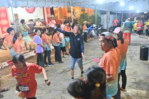 BIB: 430
                            <button type="button" onclick="openModal(26252769)" class="btn btn-primary btn-sm float-right btn-popup" data-toggle="modal" data-target=".modal-high-quality">
                        <i class="fas fa-shopping-cart"></i> Add to Cart
                    </button>
                                            <button type="button" onclick="isThisMe(26252769, true)" class="btn btn-success btn-sm float-right btn-popup btn-isme hidden" data-toggle="tooltip" data-placement="bottom" title="นี่คือรูปของคุณใช่ไหม คลิกที่นี่เพื่อเอาเข้าอัลบั้ม">
                        <i class="fas fa-plus"></i> Add to album
                    </button>
                    <button type="button" onclick="isThisMe(26252769, false)" class="btn btn-warning btn-sm float-right btn-popup btn-isnotme hidden">
                        <i class="fas fa-ban"></i> Remove from album
                    </button>