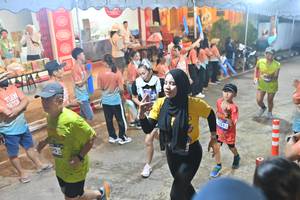 BIB: 570
                            <button type="button" onclick="openModal(26243238)" class="btn btn-primary btn-sm float-right btn-popup" data-toggle="modal" data-target=".modal-high-quality">
                        <i class="fas fa-shopping-cart"></i> Add to Cart
                    </button>
                                            <button type="button" onclick="isThisMe(26243238, true)" class="btn btn-success btn-sm float-right btn-popup btn-isme hidden" data-toggle="tooltip" data-placement="bottom" title="นี่คือรูปของคุณใช่ไหม คลิกที่นี่เพื่อเอาเข้าอัลบั้ม">
                        <i class="fas fa-plus"></i> Add to album
                    </button>
                    <button type="button" onclick="isThisMe(26243238, false)" class="btn btn-warning btn-sm float-right btn-popup btn-isnotme hidden">
                        <i class="fas fa-ban"></i> Remove from album
                    </button>