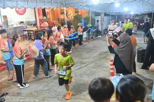 BIB: 3189
                            <button type="button" onclick="openModal(26242582)" class="btn btn-primary btn-sm float-right btn-popup" data-toggle="modal" data-target=".modal-high-quality">
                        <i class="fas fa-shopping-cart"></i> Add to Cart
                    </button>
                                            <button type="button" onclick="isThisMe(26242582, true)" class="btn btn-success btn-sm float-right btn-popup btn-isme hidden" data-toggle="tooltip" data-placement="bottom" title="นี่คือรูปของคุณใช่ไหม คลิกที่นี่เพื่อเอาเข้าอัลบั้ม">
                        <i class="fas fa-plus"></i> Add to album
                    </button>
                    <button type="button" onclick="isThisMe(26242582, false)" class="btn btn-warning btn-sm float-right btn-popup btn-isnotme hidden">
                        <i class="fas fa-ban"></i> Remove from album
                    </button>