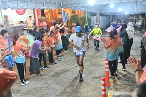 BIB: 4361
                            <button type="button" onclick="openModal(26241792)" class="btn btn-primary btn-sm float-right btn-popup" data-toggle="modal" data-target=".modal-high-quality">
                        <i class="fas fa-shopping-cart"></i> Add to Cart
                    </button>
                                            <button type="button" onclick="isThisMe(26241792, true)" class="btn btn-success btn-sm float-right btn-popup btn-isme hidden" data-toggle="tooltip" data-placement="bottom" title="นี่คือรูปของคุณใช่ไหม คลิกที่นี่เพื่อเอาเข้าอัลบั้ม">
                        <i class="fas fa-plus"></i> Add to album
                    </button>
                    <button type="button" onclick="isThisMe(26241792, false)" class="btn btn-warning btn-sm float-right btn-popup btn-isnotme hidden">
                        <i class="fas fa-ban"></i> Remove from album
                    </button>