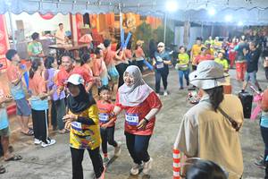 BIB: 198, 026, 4231
                            <button type="button" onclick="openModal(26251911)" class="btn btn-primary btn-sm float-right btn-popup" data-toggle="modal" data-target=".modal-high-quality">
                        <i class="fas fa-shopping-cart"></i> Add to Cart
                    </button>
                                            <button type="button" onclick="isThisMe(26251911, true)" class="btn btn-success btn-sm float-right btn-popup btn-isme hidden" data-toggle="tooltip" data-placement="bottom" title="นี่คือรูปของคุณใช่ไหม คลิกที่นี่เพื่อเอาเข้าอัลบั้ม">
                        <i class="fas fa-plus"></i> Add to album
                    </button>
                    <button type="button" onclick="isThisMe(26251911, false)" class="btn btn-warning btn-sm float-right btn-popup btn-isnotme hidden">
                        <i class="fas fa-ban"></i> Remove from album
                    </button>