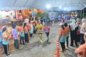 BIB: 43105
                            <button type="button" onclick="openModal(26243101)" class="btn btn-primary btn-sm float-right btn-popup" data-toggle="modal" data-target=".modal-high-quality">
                        <i class="fas fa-shopping-cart"></i> Add to Cart
                    </button>
                                            <button type="button" onclick="isThisMe(26243101, true)" class="btn btn-success btn-sm float-right btn-popup btn-isme hidden" data-toggle="tooltip" data-placement="bottom" title="นี่คือรูปของคุณใช่ไหม คลิกที่นี่เพื่อเอาเข้าอัลบั้ม">
                        <i class="fas fa-plus"></i> Add to album
                    </button>
                    <button type="button" onclick="isThisMe(26243101, false)" class="btn btn-warning btn-sm float-right btn-popup btn-isnotme hidden">
                        <i class="fas fa-ban"></i> Remove from album
                    </button>