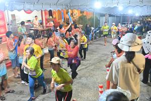 BIB: 221
                            <button type="button" onclick="openModal(26251935)" class="btn btn-primary btn-sm float-right btn-popup" data-toggle="modal" data-target=".modal-high-quality">
                        <i class="fas fa-shopping-cart"></i> Add to Cart
                    </button>
                                            <button type="button" onclick="isThisMe(26251935, true)" class="btn btn-success btn-sm float-right btn-popup btn-isme hidden" data-toggle="tooltip" data-placement="bottom" title="นี่คือรูปของคุณใช่ไหม คลิกที่นี่เพื่อเอาเข้าอัลบั้ม">
                        <i class="fas fa-plus"></i> Add to album
                    </button>
                    <button type="button" onclick="isThisMe(26251935, false)" class="btn btn-warning btn-sm float-right btn-popup btn-isnotme hidden">
                        <i class="fas fa-ban"></i> Remove from album
                    </button>