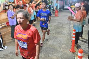 BIB: 463
                            <button type="button" onclick="openModal(26241562)" class="btn btn-primary btn-sm float-right btn-popup" data-toggle="modal" data-target=".modal-high-quality">
                        <i class="fas fa-shopping-cart"></i> Add to Cart
                    </button>
                                            <button type="button" onclick="isThisMe(26241562, true)" class="btn btn-success btn-sm float-right btn-popup btn-isme hidden" data-toggle="tooltip" data-placement="bottom" title="นี่คือรูปของคุณใช่ไหม คลิกที่นี่เพื่อเอาเข้าอัลบั้ม">
                        <i class="fas fa-plus"></i> Add to album
                    </button>
                    <button type="button" onclick="isThisMe(26241562, false)" class="btn btn-warning btn-sm float-right btn-popup btn-isnotme hidden">
                        <i class="fas fa-ban"></i> Remove from album
                    </button>