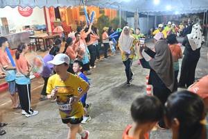 BIB: 140
                            <button type="button" onclick="openModal(26242494)" class="btn btn-primary btn-sm float-right btn-popup" data-toggle="modal" data-target=".modal-high-quality">
                        <i class="fas fa-shopping-cart"></i> Add to Cart
                    </button>
                                            <button type="button" onclick="isThisMe(26242494, true)" class="btn btn-success btn-sm float-right btn-popup btn-isme hidden" data-toggle="tooltip" data-placement="bottom" title="นี่คือรูปของคุณใช่ไหม คลิกที่นี่เพื่อเอาเข้าอัลบั้ม">
                        <i class="fas fa-plus"></i> Add to album
                    </button>
                    <button type="button" onclick="isThisMe(26242494, false)" class="btn btn-warning btn-sm float-right btn-popup btn-isnotme hidden">
                        <i class="fas fa-ban"></i> Remove from album
                    </button>