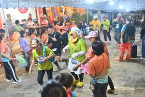 BIB: 373
                            <button type="button" onclick="openModal(26253001)" class="btn btn-primary btn-sm float-right btn-popup" data-toggle="modal" data-target=".modal-high-quality">
                        <i class="fas fa-shopping-cart"></i> Add to Cart
                    </button>
                                            <button type="button" onclick="isThisMe(26253001, true)" class="btn btn-success btn-sm float-right btn-popup btn-isme hidden" data-toggle="tooltip" data-placement="bottom" title="นี่คือรูปของคุณใช่ไหม คลิกที่นี่เพื่อเอาเข้าอัลบั้ม">
                        <i class="fas fa-plus"></i> Add to album
                    </button>
                    <button type="button" onclick="isThisMe(26253001, false)" class="btn btn-warning btn-sm float-right btn-popup btn-isnotme hidden">
                        <i class="fas fa-ban"></i> Remove from album
                    </button>