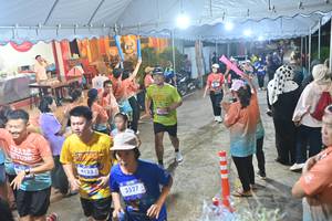 BIB: 4123, 3527
                            <button type="button" onclick="openModal(26243063)" class="btn btn-primary btn-sm float-right btn-popup" data-toggle="modal" data-target=".modal-high-quality">
                        <i class="fas fa-shopping-cart"></i> Add to Cart
                    </button>
                                            <button type="button" onclick="isThisMe(26243063, true)" class="btn btn-success btn-sm float-right btn-popup btn-isme hidden" data-toggle="tooltip" data-placement="bottom" title="นี่คือรูปของคุณใช่ไหม คลิกที่นี่เพื่อเอาเข้าอัลบั้ม">
                        <i class="fas fa-plus"></i> Add to album
                    </button>
                    <button type="button" onclick="isThisMe(26243063, false)" class="btn btn-warning btn-sm float-right btn-popup btn-isnotme hidden">
                        <i class="fas fa-ban"></i> Remove from album
                    </button>