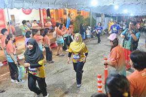 BIB: 2000
                            <button type="button" onclick="openModal(26253065)" class="btn btn-primary btn-sm float-right btn-popup" data-toggle="modal" data-target=".modal-high-quality">
                        <i class="fas fa-shopping-cart"></i> Add to Cart
                    </button>
                                            <button type="button" onclick="isThisMe(26253065, true)" class="btn btn-success btn-sm float-right btn-popup btn-isme hidden" data-toggle="tooltip" data-placement="bottom" title="นี่คือรูปของคุณใช่ไหม คลิกที่นี่เพื่อเอาเข้าอัลบั้ม">
                        <i class="fas fa-plus"></i> Add to album
                    </button>
                    <button type="button" onclick="isThisMe(26253065, false)" class="btn btn-warning btn-sm float-right btn-popup btn-isnotme hidden">
                        <i class="fas fa-ban"></i> Remove from album
                    </button>