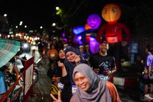 BIB: 140
                            <button type="button" onclick="openModal(28186235)" class="btn btn-primary btn-sm float-right btn-popup" data-toggle="modal" data-target=".modal-high-quality">
                        <i class="fas fa-shopping-cart"></i> Add to Cart
                    </button>
                                            <button type="button" onclick="isThisMe(28186235, true)" class="btn btn-success btn-sm float-right btn-popup btn-isme hidden" data-toggle="tooltip" data-placement="bottom" title="นี่คือรูปของคุณใช่ไหม คลิกที่นี่เพื่อเอาเข้าอัลบั้ม">
                        <i class="fas fa-plus"></i> Add to album
                    </button>
                    <button type="button" onclick="isThisMe(28186235, false)" class="btn btn-warning btn-sm float-right btn-popup btn-isnotme hidden">
                        <i class="fas fa-ban"></i> Remove from album
                    </button>