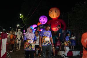 BIB: 15310
                            <button type="button" onclick="openModal(28182862)" class="btn btn-primary btn-sm float-right btn-popup" data-toggle="modal" data-target=".modal-high-quality">
                        <i class="fas fa-shopping-cart"></i> Add to Cart
                    </button>
                                            <button type="button" onclick="isThisMe(28182862, true)" class="btn btn-success btn-sm float-right btn-popup btn-isme hidden" data-toggle="tooltip" data-placement="bottom" title="นี่คือรูปของคุณใช่ไหม คลิกที่นี่เพื่อเอาเข้าอัลบั้ม">
                        <i class="fas fa-plus"></i> Add to album
                    </button>
                    <button type="button" onclick="isThisMe(28182862, false)" class="btn btn-warning btn-sm float-right btn-popup btn-isnotme hidden">
                        <i class="fas fa-ban"></i> Remove from album
                    </button>