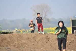 BIB: 
                            <button type="button" onclick="openModal(7147259)" class="btn btn-primary btn-sm float-right btn-popup" data-toggle="modal" data-target=".modal-high-quality">
                        <i class="fas fa-shopping-cart"></i> Add to Cart
                    </button>
                                            <button type="button" onclick="isThisMe(7147259, true)" class="btn btn-success btn-sm float-right btn-popup btn-isme hidden" data-toggle="tooltip" data-placement="bottom" title="นี่คือรูปของคุณใช่ไหม คลิกที่นี่เพื่อเอาเข้าอัลบั้ม">
                        <i class="fas fa-plus"></i> Add to album
                    </button>
                    <button type="button" onclick="isThisMe(7147259, false)" class="btn btn-warning btn-sm float-right btn-popup btn-isnotme hidden">
                        <i class="fas fa-ban"></i> Remove from album
                    </button>