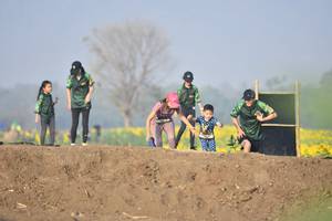 BIB: 
                            <button type="button" onclick="openModal(7147122)" class="btn btn-primary btn-sm float-right btn-popup" data-toggle="modal" data-target=".modal-high-quality">
                        <i class="fas fa-shopping-cart"></i> Add to Cart
                    </button>
                                            <button type="button" onclick="isThisMe(7147122, true)" class="btn btn-success btn-sm float-right btn-popup btn-isme hidden" data-toggle="tooltip" data-placement="bottom" title="นี่คือรูปของคุณใช่ไหม คลิกที่นี่เพื่อเอาเข้าอัลบั้ม">
                        <i class="fas fa-plus"></i> Add to album
                    </button>
                    <button type="button" onclick="isThisMe(7147122, false)" class="btn btn-warning btn-sm float-right btn-popup btn-isnotme hidden">
                        <i class="fas fa-ban"></i> Remove from album
                    </button>