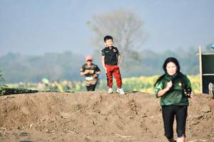 BIB: 
                            <button type="button" onclick="openModal(7246928)" class="btn btn-primary btn-sm float-right btn-popup" data-toggle="modal" data-target=".modal-high-quality">
                        <i class="fas fa-shopping-cart"></i> Add to Cart
                    </button>
                                            <button type="button" onclick="isThisMe(7246928, true)" class="btn btn-success btn-sm float-right btn-popup btn-isme hidden" data-toggle="tooltip" data-placement="bottom" title="นี่คือรูปของคุณใช่ไหม คลิกที่นี่เพื่อเอาเข้าอัลบั้ม">
                        <i class="fas fa-plus"></i> Add to album
                    </button>
                    <button type="button" onclick="isThisMe(7246928, false)" class="btn btn-warning btn-sm float-right btn-popup btn-isnotme hidden">
                        <i class="fas fa-ban"></i> Remove from album
                    </button>