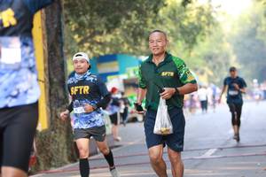 BIB: 
                            <button type="button" onclick="openModal(7233036)" class="btn btn-primary btn-sm float-right btn-popup" data-toggle="modal" data-target=".modal-high-quality">
                        <i class="fas fa-shopping-cart"></i> Add to Cart
                    </button>
                                            <button type="button" onclick="isThisMe(7233036, true)" class="btn btn-success btn-sm float-right btn-popup btn-isme hidden" data-toggle="tooltip" data-placement="bottom" title="นี่คือรูปของคุณใช่ไหม คลิกที่นี่เพื่อเอาเข้าอัลบั้ม">
                        <i class="fas fa-plus"></i> Add to album
                    </button>
                    <button type="button" onclick="isThisMe(7233036, false)" class="btn btn-warning btn-sm float-right btn-popup btn-isnotme hidden">
                        <i class="fas fa-ban"></i> Remove from album
                    </button>