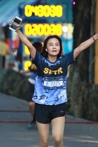 BIB: 098, 0200389, 7225
                            <button type="button" onclick="openModal(7227819)" class="btn btn-primary btn-sm float-right btn-popup" data-toggle="modal" data-target=".modal-high-quality">
                        <i class="fas fa-shopping-cart"></i> Add to Cart
                    </button>
                                            <button type="button" onclick="isThisMe(7227819, true)" class="btn btn-success btn-sm float-right btn-popup btn-isme hidden" data-toggle="tooltip" data-placement="bottom" title="นี่คือรูปของคุณใช่ไหม คลิกที่นี่เพื่อเอาเข้าอัลบั้ม">
                        <i class="fas fa-plus"></i> Add to album
                    </button>
                    <button type="button" onclick="isThisMe(7227819, false)" class="btn btn-warning btn-sm float-right btn-popup btn-isnotme hidden">
                        <i class="fas fa-ban"></i> Remove from album
                    </button>