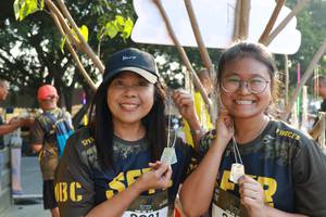 BIB: 0001
                            <button type="button" onclick="openModal(7238051)" class="btn btn-primary btn-sm float-right btn-popup" data-toggle="modal" data-target=".modal-high-quality">
                        <i class="fas fa-shopping-cart"></i> Add to Cart
                    </button>
                                            <button type="button" onclick="isThisMe(7238051, true)" class="btn btn-success btn-sm float-right btn-popup btn-isme hidden" data-toggle="tooltip" data-placement="bottom" title="นี่คือรูปของคุณใช่ไหม คลิกที่นี่เพื่อเอาเข้าอัลบั้ม">
                        <i class="fas fa-plus"></i> Add to album
                    </button>
                    <button type="button" onclick="isThisMe(7238051, false)" class="btn btn-warning btn-sm float-right btn-popup btn-isnotme hidden">
                        <i class="fas fa-ban"></i> Remove from album
                    </button>