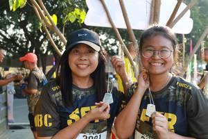 BIB: 2001
                            <button type="button" onclick="openModal(7238054)" class="btn btn-primary btn-sm float-right btn-popup" data-toggle="modal" data-target=".modal-high-quality">
                        <i class="fas fa-shopping-cart"></i> Add to Cart
                    </button>
                                            <button type="button" onclick="isThisMe(7238054, true)" class="btn btn-success btn-sm float-right btn-popup btn-isme hidden" data-toggle="tooltip" data-placement="bottom" title="นี่คือรูปของคุณใช่ไหม คลิกที่นี่เพื่อเอาเข้าอัลบั้ม">
                        <i class="fas fa-plus"></i> Add to album
                    </button>
                    <button type="button" onclick="isThisMe(7238054, false)" class="btn btn-warning btn-sm float-right btn-popup btn-isnotme hidden">
                        <i class="fas fa-ban"></i> Remove from album
                    </button>