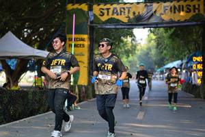 BIB: 3106, 3077
                            <button type="button" onclick="openModal(7165677)" class="btn btn-primary btn-sm float-right btn-popup" data-toggle="modal" data-target=".modal-high-quality">
                        <i class="fas fa-shopping-cart"></i> Add to Cart
                    </button>
                                            <button type="button" onclick="isThisMe(7165677, true)" class="btn btn-success btn-sm float-right btn-popup btn-isme hidden" data-toggle="tooltip" data-placement="bottom" title="นี่คือรูปของคุณใช่ไหม คลิกที่นี่เพื่อเอาเข้าอัลบั้ม">
                        <i class="fas fa-plus"></i> Add to album
                    </button>
                    <button type="button" onclick="isThisMe(7165677, false)" class="btn btn-warning btn-sm float-right btn-popup btn-isnotme hidden">
                        <i class="fas fa-ban"></i> Remove from album
                    </button>