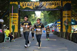 BIB: 042, 3077
                            <button type="button" onclick="openModal(7165653)" class="btn btn-primary btn-sm float-right btn-popup" data-toggle="modal" data-target=".modal-high-quality">
                        <i class="fas fa-shopping-cart"></i> Add to Cart
                    </button>
                                            <button type="button" onclick="isThisMe(7165653, true)" class="btn btn-success btn-sm float-right btn-popup btn-isme hidden" data-toggle="tooltip" data-placement="bottom" title="นี่คือรูปของคุณใช่ไหม คลิกที่นี่เพื่อเอาเข้าอัลบั้ม">
                        <i class="fas fa-plus"></i> Add to album
                    </button>
                    <button type="button" onclick="isThisMe(7165653, false)" class="btn btn-warning btn-sm float-right btn-popup btn-isnotme hidden">
                        <i class="fas fa-ban"></i> Remove from album
                    </button>