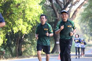 BIB: 
                            <button type="button" onclick="openModal(7199250)" class="btn btn-primary btn-sm float-right btn-popup" data-toggle="modal" data-target=".modal-high-quality">
                        <i class="fas fa-shopping-cart"></i> Add to Cart
                    </button>
                                            <button type="button" onclick="isThisMe(7199250, true)" class="btn btn-success btn-sm float-right btn-popup btn-isme hidden" data-toggle="tooltip" data-placement="bottom" title="นี่คือรูปของคุณใช่ไหม คลิกที่นี่เพื่อเอาเข้าอัลบั้ม">
                        <i class="fas fa-plus"></i> Add to album
                    </button>
                    <button type="button" onclick="isThisMe(7199250, false)" class="btn btn-warning btn-sm float-right btn-popup btn-isnotme hidden">
                        <i class="fas fa-ban"></i> Remove from album
                    </button>