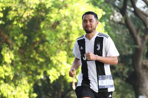 BIB: 738
                            <button type="button" onclick="openModal(7198374)" class="btn btn-primary btn-sm float-right btn-popup" data-toggle="modal" data-target=".modal-high-quality">
                        <i class="fas fa-shopping-cart"></i> Add to Cart
                    </button>
                                            <button type="button" onclick="isThisMe(7198374, true)" class="btn btn-success btn-sm float-right btn-popup btn-isme hidden" data-toggle="tooltip" data-placement="bottom" title="นี่คือรูปของคุณใช่ไหม คลิกที่นี่เพื่อเอาเข้าอัลบั้ม">
                        <i class="fas fa-plus"></i> Add to album
                    </button>
                    <button type="button" onclick="isThisMe(7198374, false)" class="btn btn-warning btn-sm float-right btn-popup btn-isnotme hidden">
                        <i class="fas fa-ban"></i> Remove from album
                    </button>