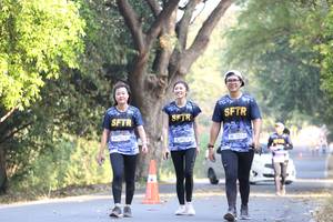 BIB: 704
                            <button type="button" onclick="openModal(7200819)" class="btn btn-primary btn-sm float-right btn-popup" data-toggle="modal" data-target=".modal-high-quality">
                        <i class="fas fa-shopping-cart"></i> Add to Cart
                    </button>
                                            <button type="button" onclick="isThisMe(7200819, true)" class="btn btn-success btn-sm float-right btn-popup btn-isme hidden" data-toggle="tooltip" data-placement="bottom" title="นี่คือรูปของคุณใช่ไหม คลิกที่นี่เพื่อเอาเข้าอัลบั้ม">
                        <i class="fas fa-plus"></i> Add to album
                    </button>
                    <button type="button" onclick="isThisMe(7200819, false)" class="btn btn-warning btn-sm float-right btn-popup btn-isnotme hidden">
                        <i class="fas fa-ban"></i> Remove from album
                    </button>