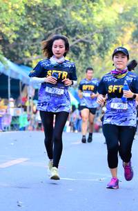 BIB: 7222, 2033
                            <button type="button" onclick="openModal(7204748)" class="btn btn-primary btn-sm float-right btn-popup" data-toggle="modal" data-target=".modal-high-quality">
                        <i class="fas fa-shopping-cart"></i> Add to Cart
                    </button>
                                            <button type="button" onclick="isThisMe(7204748, true)" class="btn btn-success btn-sm float-right btn-popup btn-isme hidden" data-toggle="tooltip" data-placement="bottom" title="นี่คือรูปของคุณใช่ไหม คลิกที่นี่เพื่อเอาเข้าอัลบั้ม">
                        <i class="fas fa-plus"></i> Add to album
                    </button>
                    <button type="button" onclick="isThisMe(7204748, false)" class="btn btn-warning btn-sm float-right btn-popup btn-isnotme hidden">
                        <i class="fas fa-ban"></i> Remove from album
                    </button>