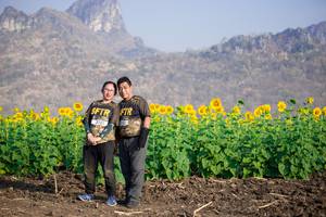 BIB: 3101, 303
                            <button type="button" onclick="openModal(7219668)" class="btn btn-primary btn-sm float-right btn-popup" data-toggle="modal" data-target=".modal-high-quality">
                        <i class="fas fa-shopping-cart"></i> Add to Cart
                    </button>
                                            <button type="button" onclick="isThisMe(7219668, true)" class="btn btn-success btn-sm float-right btn-popup btn-isme hidden" data-toggle="tooltip" data-placement="bottom" title="นี่คือรูปของคุณใช่ไหม คลิกที่นี่เพื่อเอาเข้าอัลบั้ม">
                        <i class="fas fa-plus"></i> Add to album
                    </button>
                    <button type="button" onclick="isThisMe(7219668, false)" class="btn btn-warning btn-sm float-right btn-popup btn-isnotme hidden">
                        <i class="fas fa-ban"></i> Remove from album
                    </button>