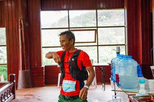 BIB: 3003
                            <button type="button" onclick="openModal(24995173)" class="btn btn-primary btn-sm float-right btn-popup" data-toggle="modal" data-target=".modal-high-quality">
                        <i class="fas fa-shopping-cart"></i> Add to Cart
                    </button>
                                            <button type="button" onclick="isThisMe(24995173, true)" class="btn btn-success btn-sm float-right btn-popup btn-isme hidden" data-toggle="tooltip" data-placement="bottom" title="นี่คือรูปของคุณใช่ไหม คลิกที่นี่เพื่อเอาเข้าอัลบั้ม">
                        <i class="fas fa-plus"></i> Add to album
                    </button>
                    <button type="button" onclick="isThisMe(24995173, false)" class="btn btn-warning btn-sm float-right btn-popup btn-isnotme hidden">
                        <i class="fas fa-ban"></i> Remove from album
                    </button>