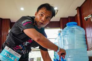 BIB: 3044
                            <button type="button" onclick="openModal(24996852)" class="btn btn-primary btn-sm float-right btn-popup" data-toggle="modal" data-target=".modal-high-quality">
                        <i class="fas fa-shopping-cart"></i> Add to Cart
                    </button>
                                            <button type="button" onclick="isThisMe(24996852, true)" class="btn btn-success btn-sm float-right btn-popup btn-isme hidden" data-toggle="tooltip" data-placement="bottom" title="นี่คือรูปของคุณใช่ไหม คลิกที่นี่เพื่อเอาเข้าอัลบั้ม">
                        <i class="fas fa-plus"></i> Add to album
                    </button>
                    <button type="button" onclick="isThisMe(24996852, false)" class="btn btn-warning btn-sm float-right btn-popup btn-isnotme hidden">
                        <i class="fas fa-ban"></i> Remove from album
                    </button>