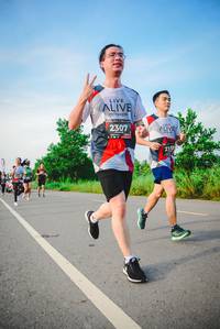 BIB: 2307, 215
                            <button type="button" onclick="openModal(5833938)" class="btn btn-primary btn-sm float-right btn-popup" data-toggle="modal" data-target=".modal-high-quality">
                        <i class="fas fa-shopping-cart"></i> Add to Cart
                    </button>
                                            <button type="button" onclick="isThisMe(5833938, true)" class="btn btn-success btn-sm float-right btn-popup btn-isme hidden" data-toggle="tooltip" data-placement="bottom" title="นี่คือรูปของคุณใช่ไหม คลิกที่นี่เพื่อเอาเข้าอัลบั้ม">
                        <i class="fas fa-plus"></i> Add to album
                    </button>
                    <button type="button" onclick="isThisMe(5833938, false)" class="btn btn-warning btn-sm float-right btn-popup btn-isnotme hidden">
                        <i class="fas fa-ban"></i> Remove from album
                    </button>