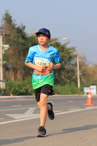 BIB: 6206
                            <button type="button" onclick="openModal(261198)" class="btn btn-primary btn-sm float-right btn-popup" data-toggle="modal" data-target=".modal-high-quality">
                        <i class="fas fa-shopping-cart"></i> Add to Cart
                    </button>
                                            <button type="button" onclick="isThisMe(261198, true)" class="btn btn-success btn-sm float-right btn-popup btn-isme hidden" data-toggle="tooltip" data-placement="bottom" title="นี่คือรูปของคุณใช่ไหม คลิกที่นี่เพื่อเอาเข้าอัลบั้ม">
                        <i class="fas fa-plus"></i> Add to album
                    </button>
                    <button type="button" onclick="isThisMe(261198, false)" class="btn btn-warning btn-sm float-right btn-popup btn-isnotme hidden">
                        <i class="fas fa-ban"></i> Remove from album
                    </button>