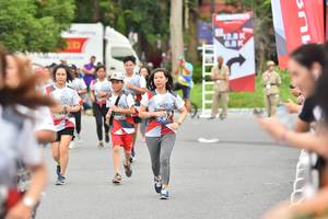 BIB: 128, 807
                            <button type="button" onclick="openModal(5349124)" class="btn btn-primary btn-sm float-right btn-popup" data-toggle="modal" data-target=".modal-high-quality">
                        <i class="fas fa-shopping-cart"></i> Add to Cart
                    </button>
                                            <button type="button" onclick="isThisMe(5349124, true)" class="btn btn-success btn-sm float-right btn-popup btn-isme hidden" data-toggle="tooltip" data-placement="bottom" title="นี่คือรูปของคุณใช่ไหม คลิกที่นี่เพื่อเอาเข้าอัลบั้ม">
                        <i class="fas fa-plus"></i> Add to album
                    </button>
                    <button type="button" onclick="isThisMe(5349124, false)" class="btn btn-warning btn-sm float-right btn-popup btn-isnotme hidden">
                        <i class="fas fa-ban"></i> Remove from album
                    </button>