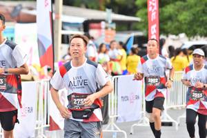 BIB: 2802, 2553, 275
                            <button type="button" onclick="openModal(5355086)" class="btn btn-primary btn-sm float-right btn-popup" data-toggle="modal" data-target=".modal-high-quality">
                        <i class="fas fa-shopping-cart"></i> Add to Cart
                    </button>
                                            <button type="button" onclick="isThisMe(5355086, true)" class="btn btn-success btn-sm float-right btn-popup btn-isme hidden" data-toggle="tooltip" data-placement="bottom" title="นี่คือรูปของคุณใช่ไหม คลิกที่นี่เพื่อเอาเข้าอัลบั้ม">
                        <i class="fas fa-plus"></i> Add to album
                    </button>
                    <button type="button" onclick="isThisMe(5355086, false)" class="btn btn-warning btn-sm float-right btn-popup btn-isnotme hidden">
                        <i class="fas fa-ban"></i> Remove from album
                    </button>