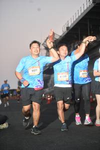 BIB: 9911, 8976, 6590
                            <button type="button" onclick="openModal(3315085)" class="btn btn-primary btn-sm float-right btn-popup" data-toggle="modal" data-target=".modal-high-quality">
                        <i class="fas fa-shopping-cart"></i> Add to Cart
                    </button>
                                            <button type="button" onclick="isThisMe(3315085, true)" class="btn btn-success btn-sm float-right btn-popup btn-isme hidden" data-toggle="tooltip" data-placement="bottom" title="นี่คือรูปของคุณใช่ไหม คลิกที่นี่เพื่อเอาเข้าอัลบั้ม">
                        <i class="fas fa-plus"></i> Add to album
                    </button>
                    <button type="button" onclick="isThisMe(3315085, false)" class="btn btn-warning btn-sm float-right btn-popup btn-isnotme hidden">
                        <i class="fas fa-ban"></i> Remove from album
                    </button>