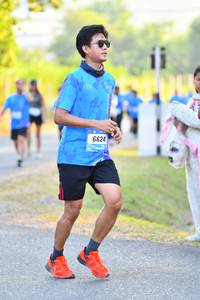 BIB: 6624
                            <button type="button" onclick="openModal(3098882)" class="btn btn-primary btn-sm float-right btn-popup" data-toggle="modal" data-target=".modal-high-quality">
                        <i class="fas fa-shopping-cart"></i> Add to Cart
                    </button>
                                            <button type="button" onclick="isThisMe(3098882, true)" class="btn btn-success btn-sm float-right btn-popup btn-isme hidden" data-toggle="tooltip" data-placement="bottom" title="นี่คือรูปของคุณใช่ไหม คลิกที่นี่เพื่อเอาเข้าอัลบั้ม">
                        <i class="fas fa-plus"></i> Add to album
                    </button>
                    <button type="button" onclick="isThisMe(3098882, false)" class="btn btn-warning btn-sm float-right btn-popup btn-isnotme hidden">
                        <i class="fas fa-ban"></i> Remove from album
                    </button>