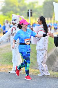 BIB: 8995
                            <button type="button" onclick="openModal(3093039)" class="btn btn-primary btn-sm float-right btn-popup" data-toggle="modal" data-target=".modal-high-quality">
                        <i class="fas fa-shopping-cart"></i> Add to Cart
                    </button>
                                            <button type="button" onclick="isThisMe(3093039, true)" class="btn btn-success btn-sm float-right btn-popup btn-isme hidden" data-toggle="tooltip" data-placement="bottom" title="นี่คือรูปของคุณใช่ไหม คลิกที่นี่เพื่อเอาเข้าอัลบั้ม">
                        <i class="fas fa-plus"></i> Add to album
                    </button>
                    <button type="button" onclick="isThisMe(3093039, false)" class="btn btn-warning btn-sm float-right btn-popup btn-isnotme hidden">
                        <i class="fas fa-ban"></i> Remove from album
                    </button>