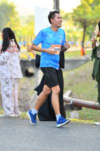 BIB: 458
                            <button type="button" onclick="openModal(3090209)" class="btn btn-primary btn-sm float-right btn-popup" data-toggle="modal" data-target=".modal-high-quality">
                        <i class="fas fa-shopping-cart"></i> Add to Cart
                    </button>
                                            <button type="button" onclick="isThisMe(3090209, true)" class="btn btn-success btn-sm float-right btn-popup btn-isme hidden" data-toggle="tooltip" data-placement="bottom" title="นี่คือรูปของคุณใช่ไหม คลิกที่นี่เพื่อเอาเข้าอัลบั้ม">
                        <i class="fas fa-plus"></i> Add to album
                    </button>
                    <button type="button" onclick="isThisMe(3090209, false)" class="btn btn-warning btn-sm float-right btn-popup btn-isnotme hidden">
                        <i class="fas fa-ban"></i> Remove from album
                    </button>