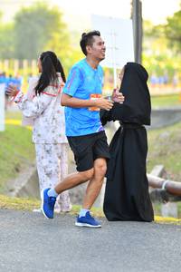 BIB: 
                            <button type="button" onclick="openModal(3090194)" class="btn btn-primary btn-sm float-right btn-popup" data-toggle="modal" data-target=".modal-high-quality">
                        <i class="fas fa-shopping-cart"></i> Add to Cart
                    </button>
                                            <button type="button" onclick="isThisMe(3090194, true)" class="btn btn-success btn-sm float-right btn-popup btn-isme hidden" data-toggle="tooltip" data-placement="bottom" title="นี่คือรูปของคุณใช่ไหม คลิกที่นี่เพื่อเอาเข้าอัลบั้ม">
                        <i class="fas fa-plus"></i> Add to album
                    </button>
                    <button type="button" onclick="isThisMe(3090194, false)" class="btn btn-warning btn-sm float-right btn-popup btn-isnotme hidden">
                        <i class="fas fa-ban"></i> Remove from album
                    </button>