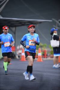 BIB: 909, 9133
                            <button type="button" onclick="openModal(3408355)" class="btn btn-primary btn-sm float-right btn-popup" data-toggle="modal" data-target=".modal-high-quality">
                        <i class="fas fa-shopping-cart"></i> Add to Cart
                    </button>
                                            <button type="button" onclick="isThisMe(3408355, true)" class="btn btn-success btn-sm float-right btn-popup btn-isme hidden" data-toggle="tooltip" data-placement="bottom" title="นี่คือรูปของคุณใช่ไหม คลิกที่นี่เพื่อเอาเข้าอัลบั้ม">
                        <i class="fas fa-plus"></i> Add to album
                    </button>
                    <button type="button" onclick="isThisMe(3408355, false)" class="btn btn-warning btn-sm float-right btn-popup btn-isnotme hidden">
                        <i class="fas fa-ban"></i> Remove from album
                    </button>