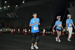 BIB: 7215
                            <button type="button" onclick="openModal(3519095)" class="btn btn-primary btn-sm float-right btn-popup" data-toggle="modal" data-target=".modal-high-quality">
                        <i class="fas fa-shopping-cart"></i> Add to Cart
                    </button>
                                            <button type="button" onclick="isThisMe(3519095, true)" class="btn btn-success btn-sm float-right btn-popup btn-isme hidden" data-toggle="tooltip" data-placement="bottom" title="นี่คือรูปของคุณใช่ไหม คลิกที่นี่เพื่อเอาเข้าอัลบั้ม">
                        <i class="fas fa-plus"></i> Add to album
                    </button>
                    <button type="button" onclick="isThisMe(3519095, false)" class="btn btn-warning btn-sm float-right btn-popup btn-isnotme hidden">
                        <i class="fas fa-ban"></i> Remove from album
                    </button>