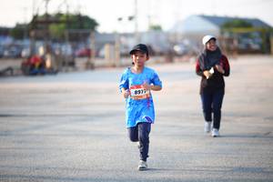 BIB: 897
                            <button type="button" onclick="openModal(3159895)" class="btn btn-primary btn-sm float-right btn-popup" data-toggle="modal" data-target=".modal-high-quality">
                        <i class="fas fa-shopping-cart"></i> Add to Cart
                    </button>
                                            <button type="button" onclick="isThisMe(3159895, true)" class="btn btn-success btn-sm float-right btn-popup btn-isme hidden" data-toggle="tooltip" data-placement="bottom" title="นี่คือรูปของคุณใช่ไหม คลิกที่นี่เพื่อเอาเข้าอัลบั้ม">
                        <i class="fas fa-plus"></i> Add to album
                    </button>
                    <button type="button" onclick="isThisMe(3159895, false)" class="btn btn-warning btn-sm float-right btn-popup btn-isnotme hidden">
                        <i class="fas fa-ban"></i> Remove from album
                    </button>