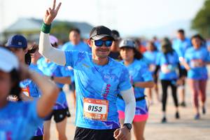 BIB: 8153
                            <button type="button" onclick="openModal(3155860)" class="btn btn-primary btn-sm float-right btn-popup" data-toggle="modal" data-target=".modal-high-quality">
                        <i class="fas fa-shopping-cart"></i> Add to Cart
                    </button>
                                            <button type="button" onclick="isThisMe(3155860, true)" class="btn btn-success btn-sm float-right btn-popup btn-isme hidden" data-toggle="tooltip" data-placement="bottom" title="นี่คือรูปของคุณใช่ไหม คลิกที่นี่เพื่อเอาเข้าอัลบั้ม">
                        <i class="fas fa-plus"></i> Add to album
                    </button>
                    <button type="button" onclick="isThisMe(3155860, false)" class="btn btn-warning btn-sm float-right btn-popup btn-isnotme hidden">
                        <i class="fas fa-ban"></i> Remove from album
                    </button>