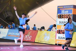 BIB: 385
                            <button type="button" onclick="openModal(3365343)" class="btn btn-primary btn-sm float-right btn-popup" data-toggle="modal" data-target=".modal-high-quality">
                        <i class="fas fa-shopping-cart"></i> Add to Cart
                    </button>
                                            <button type="button" onclick="isThisMe(3365343, true)" class="btn btn-success btn-sm float-right btn-popup btn-isme hidden" data-toggle="tooltip" data-placement="bottom" title="นี่คือรูปของคุณใช่ไหม คลิกที่นี่เพื่อเอาเข้าอัลบั้ม">
                        <i class="fas fa-plus"></i> Add to album
                    </button>
                    <button type="button" onclick="isThisMe(3365343, false)" class="btn btn-warning btn-sm float-right btn-popup btn-isnotme hidden">
                        <i class="fas fa-ban"></i> Remove from album
                    </button>