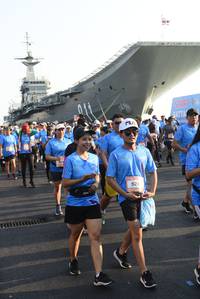 BIB: 928
                            <button type="button" onclick="openModal(3348129)" class="btn btn-primary btn-sm float-right btn-popup" data-toggle="modal" data-target=".modal-high-quality">
                        <i class="fas fa-shopping-cart"></i> Add to Cart
                    </button>
                                            <button type="button" onclick="isThisMe(3348129, true)" class="btn btn-success btn-sm float-right btn-popup btn-isme hidden" data-toggle="tooltip" data-placement="bottom" title="นี่คือรูปของคุณใช่ไหม คลิกที่นี่เพื่อเอาเข้าอัลบั้ม">
                        <i class="fas fa-plus"></i> Add to album
                    </button>
                    <button type="button" onclick="isThisMe(3348129, false)" class="btn btn-warning btn-sm float-right btn-popup btn-isnotme hidden">
                        <i class="fas fa-ban"></i> Remove from album
                    </button>