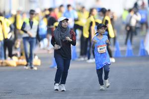 BIB: 8977
                            <button type="button" onclick="openModal(3462296)" class="btn btn-primary btn-sm float-right btn-popup" data-toggle="modal" data-target=".modal-high-quality">
                        <i class="fas fa-shopping-cart"></i> Add to Cart
                    </button>
                                            <button type="button" onclick="isThisMe(3462296, true)" class="btn btn-success btn-sm float-right btn-popup btn-isme hidden" data-toggle="tooltip" data-placement="bottom" title="นี่คือรูปของคุณใช่ไหม คลิกที่นี่เพื่อเอาเข้าอัลบั้ม">
                        <i class="fas fa-plus"></i> Add to album
                    </button>
                    <button type="button" onclick="isThisMe(3462296, false)" class="btn btn-warning btn-sm float-right btn-popup btn-isnotme hidden">
                        <i class="fas fa-ban"></i> Remove from album
                    </button>