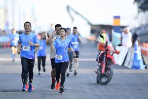 BIB: 895
                            <button type="button" onclick="openModal(3464356)" class="btn btn-primary btn-sm float-right btn-popup" data-toggle="modal" data-target=".modal-high-quality">
                        <i class="fas fa-shopping-cart"></i> Add to Cart
                    </button>
                                            <button type="button" onclick="isThisMe(3464356, true)" class="btn btn-success btn-sm float-right btn-popup btn-isme hidden" data-toggle="tooltip" data-placement="bottom" title="นี่คือรูปของคุณใช่ไหม คลิกที่นี่เพื่อเอาเข้าอัลบั้ม">
                        <i class="fas fa-plus"></i> Add to album
                    </button>
                    <button type="button" onclick="isThisMe(3464356, false)" class="btn btn-warning btn-sm float-right btn-popup btn-isnotme hidden">
                        <i class="fas fa-ban"></i> Remove from album
                    </button>