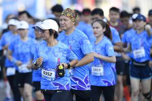 BIB: 6352
                            <button type="button" onclick="openModal(3462055)" class="btn btn-primary btn-sm float-right btn-popup" data-toggle="modal" data-target=".modal-high-quality">
                        <i class="fas fa-shopping-cart"></i> Add to Cart
                    </button>
                                            <button type="button" onclick="isThisMe(3462055, true)" class="btn btn-success btn-sm float-right btn-popup btn-isme hidden" data-toggle="tooltip" data-placement="bottom" title="นี่คือรูปของคุณใช่ไหม คลิกที่นี่เพื่อเอาเข้าอัลบั้ม">
                        <i class="fas fa-plus"></i> Add to album
                    </button>
                    <button type="button" onclick="isThisMe(3462055, false)" class="btn btn-warning btn-sm float-right btn-popup btn-isnotme hidden">
                        <i class="fas fa-ban"></i> Remove from album
                    </button>